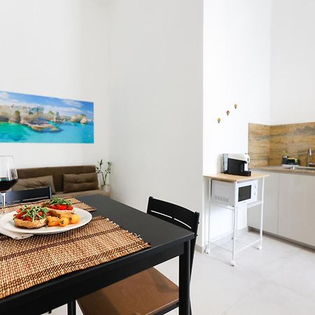 Elegante Bilocale Con Giardino Apartment Lecce Exterior photo