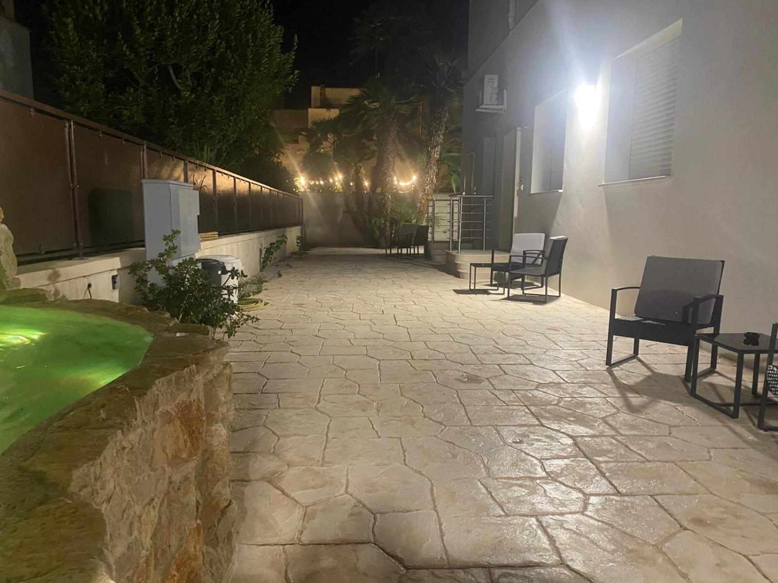 Elegante Bilocale Con Giardino Apartment Lecce Exterior photo